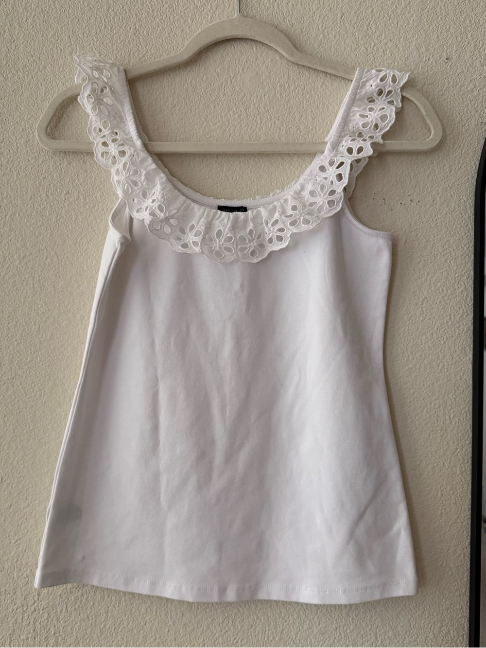 Ann Taylor XS White Eyelet Ruffle Tank Top Broderie Anglaise Cottagecore NWT